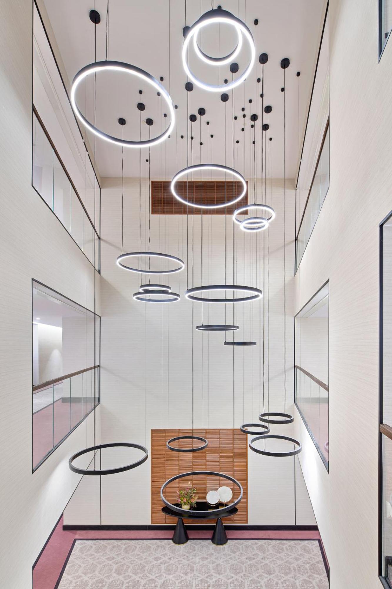 Address Jabal Omar Makkah Aparthotel Mekka Exteriör bild Modern pendant lighting