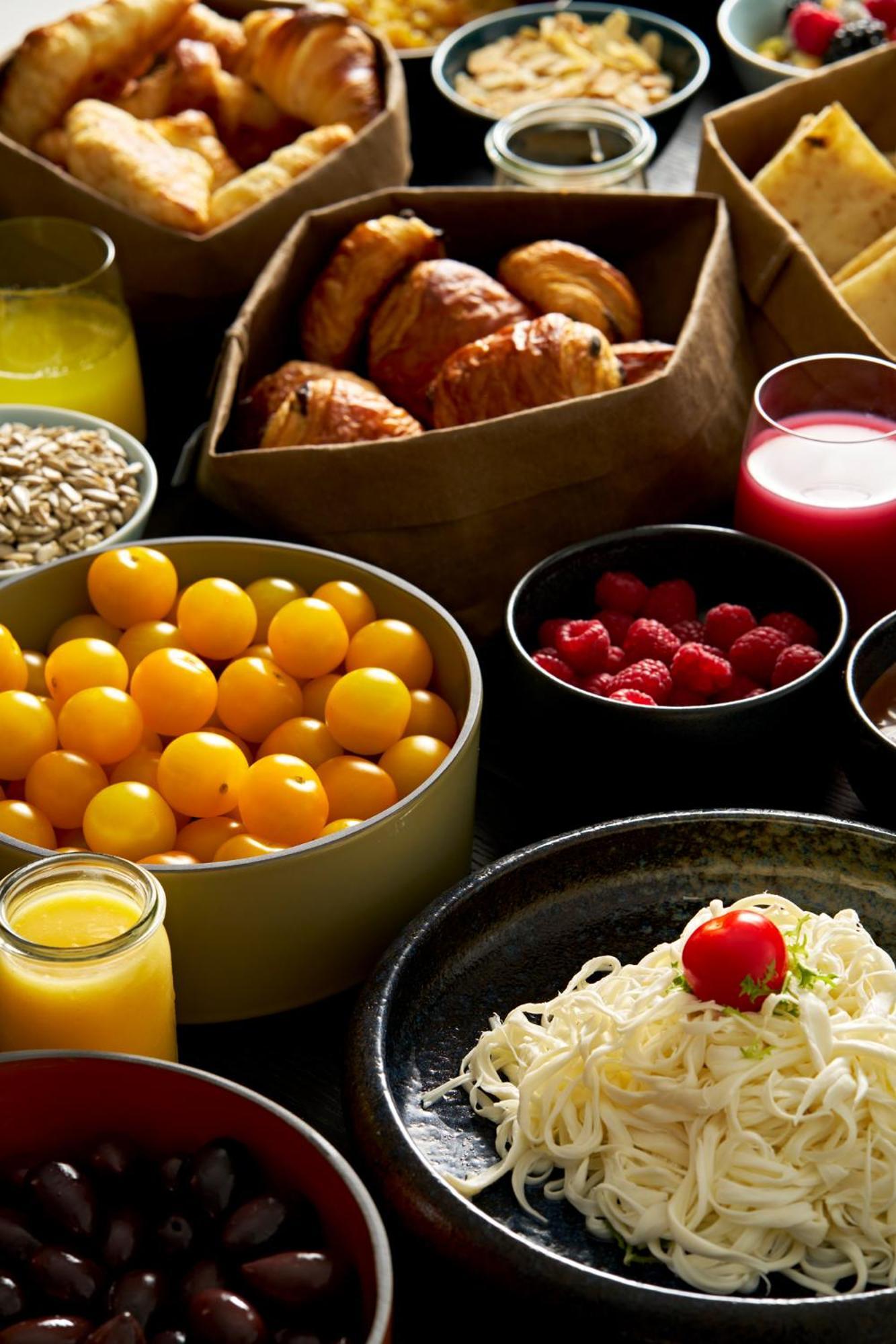 Address Jabal Omar Makkah Aparthotel Mekka Exteriör bild A selection of fruit and juice